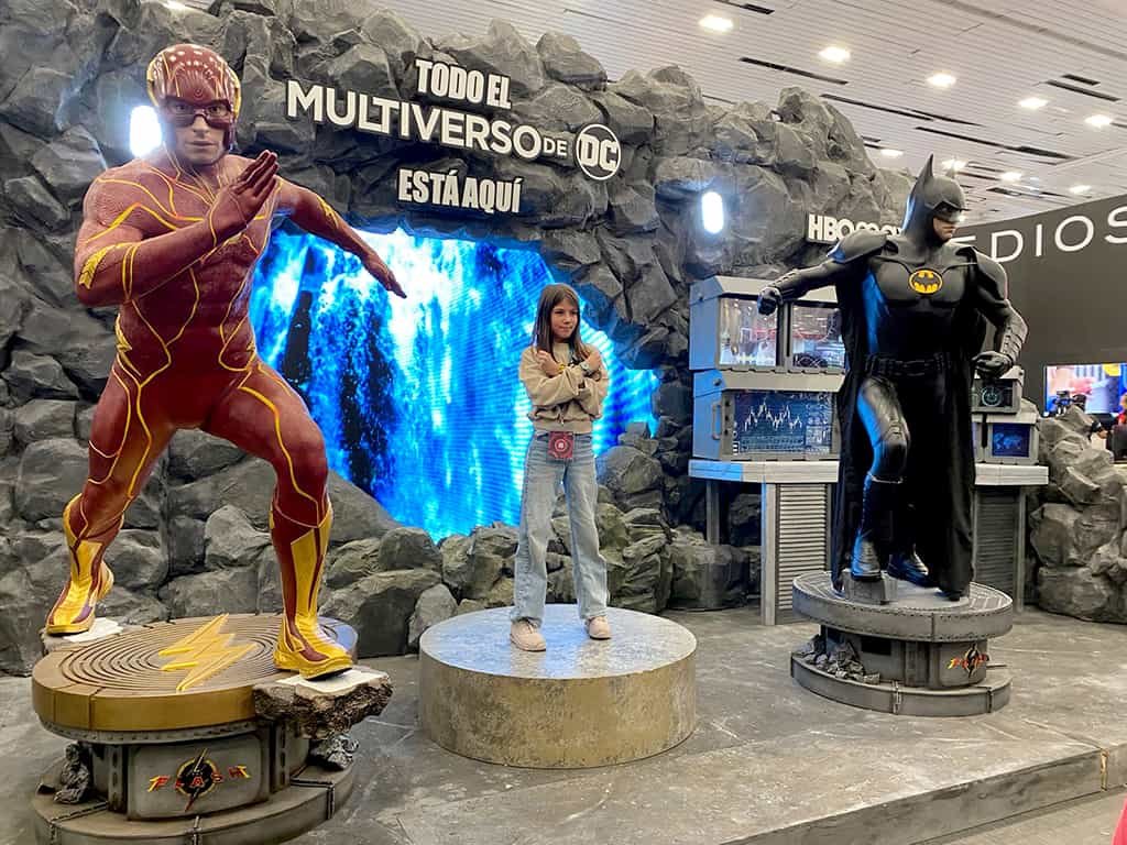 stand publicitario de HBO Max diseñado a la medida para expo