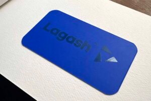 tarjetas con realce con barniz UV a registro