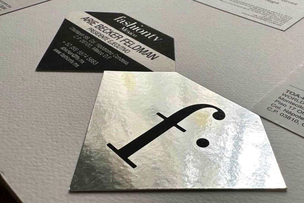 tarjetas de presentación plateadas