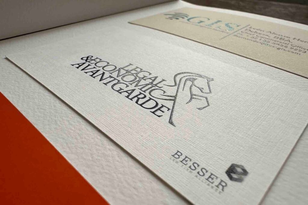 tarjetas elegantes en papel lino impresas en serigrafía